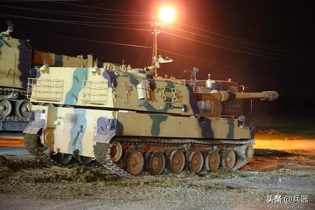 土耳其200辆战车，杀入叙利亚境内！美国却拉偏架，威胁叙政府