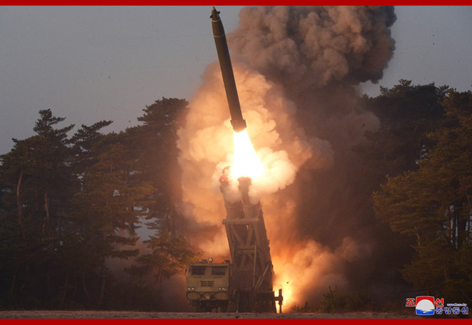 特朗普果然神经紧绷，朝鲜刚试射火箭炮，1天后美军就紧急出动