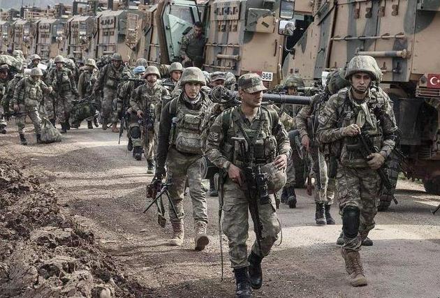 土耳其下令召回20万预备役，大学生要求停学加入军队