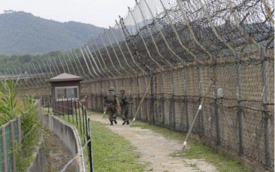 韩军在军事分界线抓获一朝鲜男子 身份暂时不明