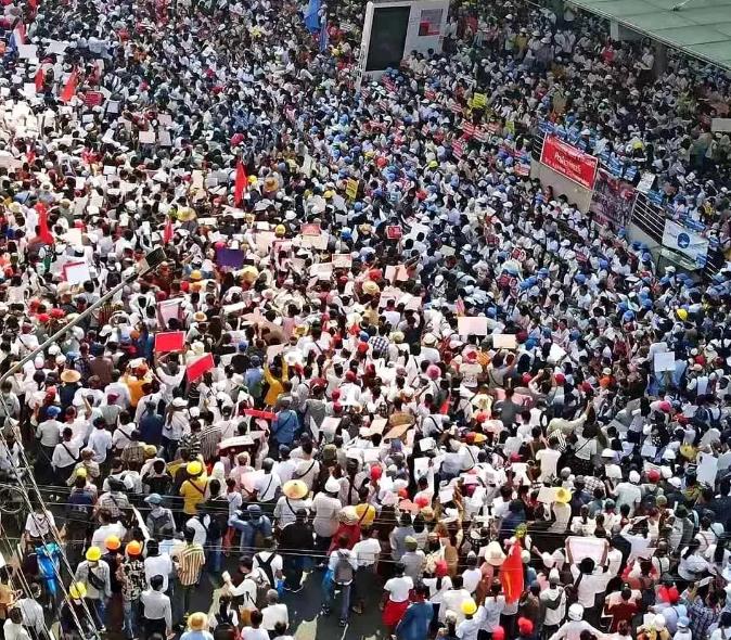 缅甸数十万人大游行！中国这一招应对很高明