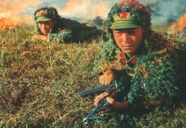 1962年中国打印 解放军手里的56式冲锋枪为什么都不装刺刀？