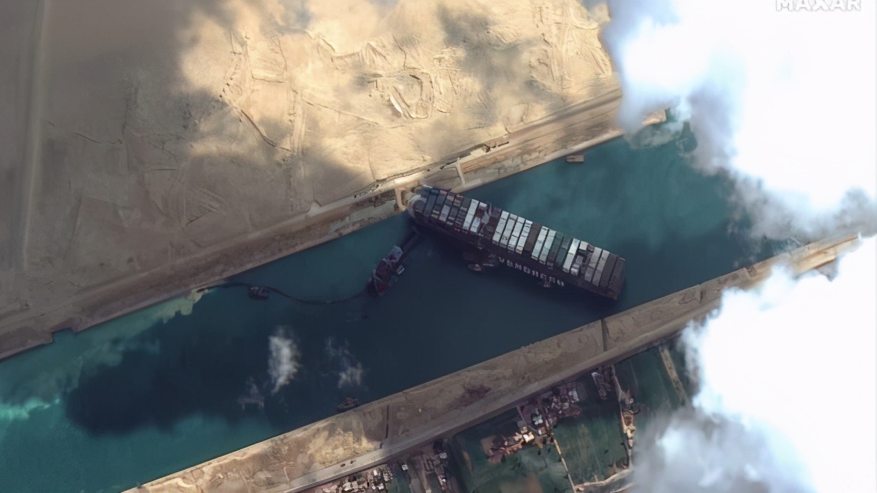 从“上帝视角”看苏伊士运河堵塞现状 中国卫星图像清晰显示船头位置
