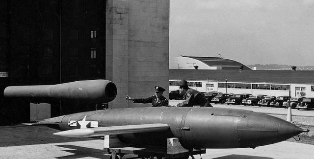 二战传奇武器：德国V1、V2导弹，开辟人类战争的新纪元