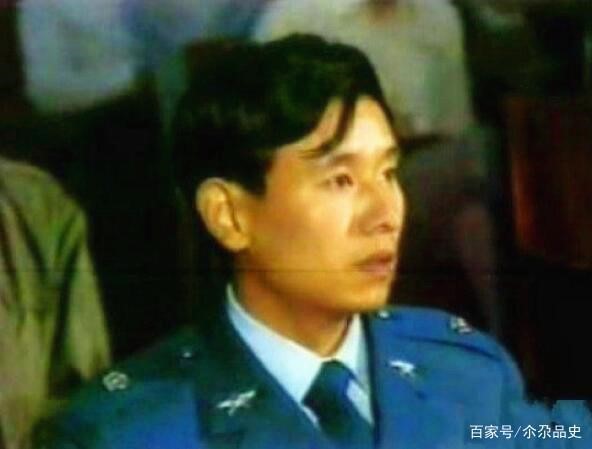 叛徒吴荣根，1982年驾机叛逃，获5000两黄金，晚年想回国